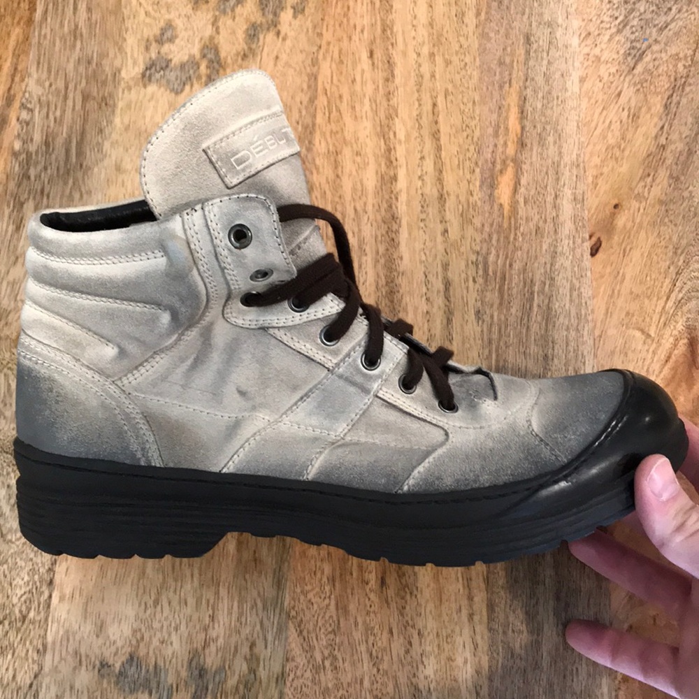 Debut - made in Italy boot - never worn